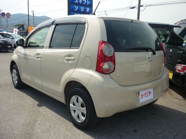 経済的なコンパクトカー！1000cc！