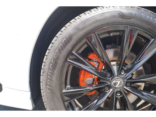 車検・修理・鈑金からドレスアップまで何でもご相談下さい。国家2級整備士がお客様の安全をお守りいたします。お車の御成約後の保証も充実しております。