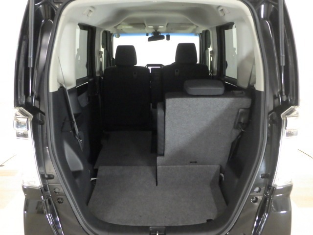 荷物によって片側のみシートを倒して使うことも出来ます！