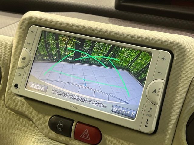 【バックカメラ】駐車時に後方がリアルタイム映像で確認できます。大型商業施設や立体駐車場での駐車時や、夜間のバック時に大活躍！運転スキルに関わらず、今や必須となった装備のひとつです！