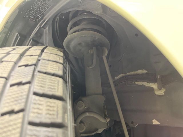 お車を安心してお乗りいただく為には、足回りの定期点検が欠かせません。サービスサポート（有償保証）では無料点検もご提供しており、安心のカーライフをお過ごしいただけるサポート体制が整っています。