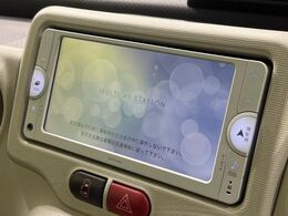 【純正ナビ】人気の純正ナビを装備しております。ナビの使いやすさはもちろん、オーディオ機能も充実！キャンプや旅行はもちろん、通勤や買い物など普段のドライブも楽しくなるはず♪