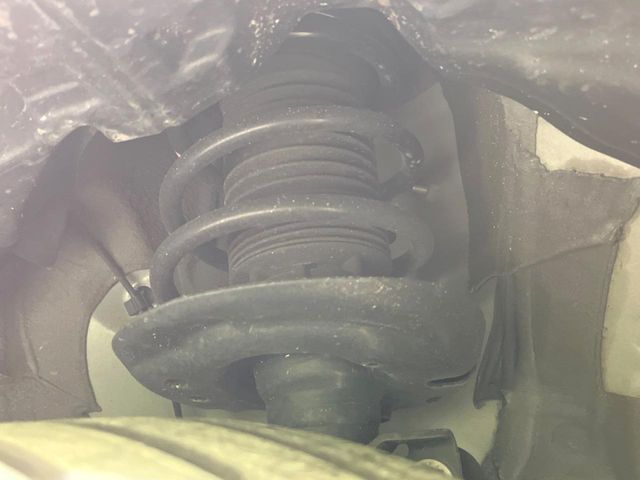 お車を安心してお乗りいただく為には、足回りの定期点検が欠かせません。サービスサポート（有償保証）では無料点検もご提供しており、安心のカーライフをお過ごしいただけるサポート体制が整っています。
