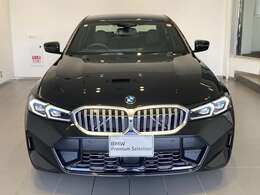 BMW代表的な特徴のキドニーグリル。BMWのすべてのモデルに採用され、BMWらしさを強調しております。