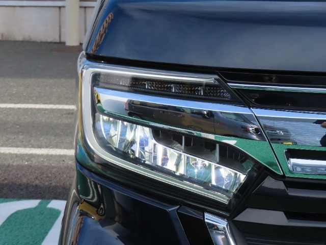 LEDヘッドライト搭載でしっかり明るく照らしてくれるので、夜間走行や不慣れな道でも安心です。
