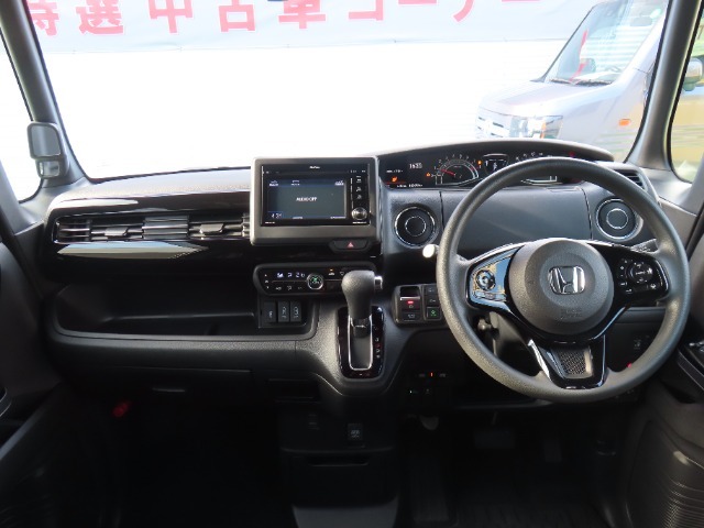 視界の良さと取り回しの良さで、たまに運転する奥様にも安心♪