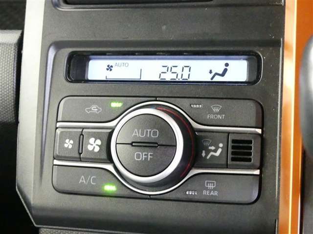 オートエアコン装備です。オートで空調を行ってくれるので車内は、とっても快適！だからドライブもさらに楽しい！