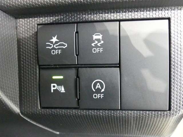 Aマークのスイッチはアイドリングストップ機能のON，OFF切替スイッチです。信号待ち等で停車時に一時的にエンジンを止めます、燃費向上に貢献しています。