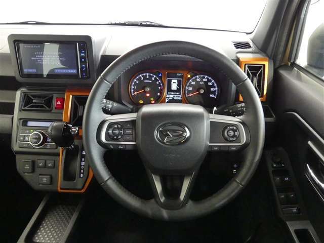 乗る人の気持ちをときめかせる上質な室内空間になっています。