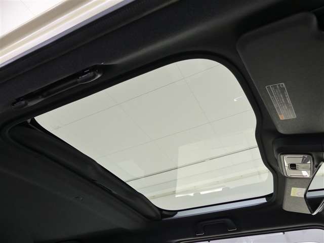 スカイフィールトプで明るさと開放感を感じてください。気持ちい走りが更に倍増です。