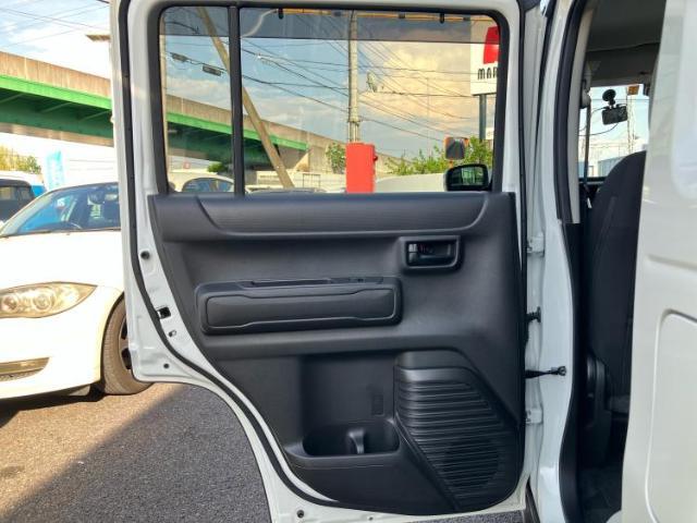 WECARSでは各商談席に大型モニターをご用意しております！見やすい大画面でゆったりと全国の在庫をご覧いただけます！是非ご来店お待ちしております！