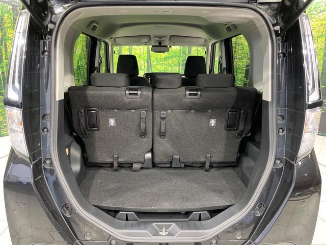 普段のお買い物や通勤、送迎等に十分な荷室スペースを確保しております。セカンドシートを倒すと、大きな荷物の積載も可能です♪