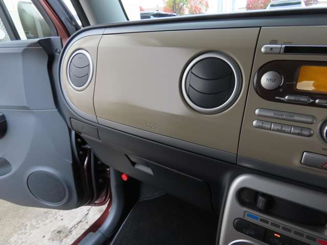 継続車検（法定24ヶ月点検）・法定12ヶ月点検・オイル＆エレメント交換・各種パーツ（ナビ・地デジ・足廻り・セキュリティなど）の取付け＆取外し・フィルム貼付・各種コーティング等々、当店にお任せ！