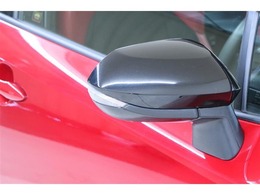 周りの車に、「ウインカー＆ハザード」を気付いてもらえる装備です。安全性とドレスアップを両立するうれしい装備です！