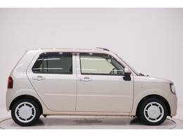 県内13店舗にて常時500台以上ダイハツ車を展示中です。見て、触って、納得のいく一台をぜひ見つけてください。