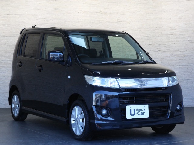 当社の優秀なスタッフがしっかり点検整備をさせていただいてからご納車いたします！さらに！エンジンオイル、エレメント・ミッションオイル・ワイパーゴムを新品交換になります！これで安心して乗って頂けます！