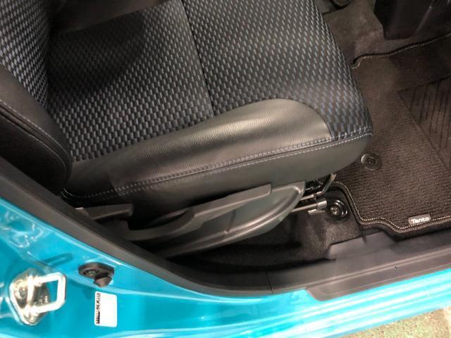 痛みの出やすい運転席シートの角、フロアマット、座面、ともに良好です