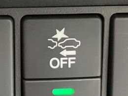 【ホンダセンシング】走行中に前方の車両等を認識し、衝突しそうな時は警報とブレーキで衝突回避と被害軽減をアシスト。より安全にドライブをお楽しみいただけます。