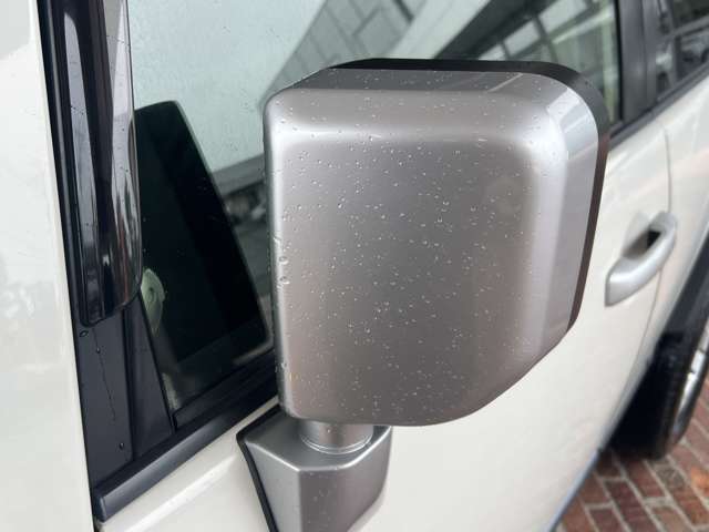 ご遠方の場合でも、概算にて下取り車両の金額を算出することは可能です。車検証をご準備いただき、走行距離をご確認の上お問い合わせください。