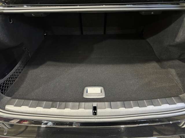 輸入車を通じて感動と歓びを。CAR　INC　Import　Selectionでございます。
