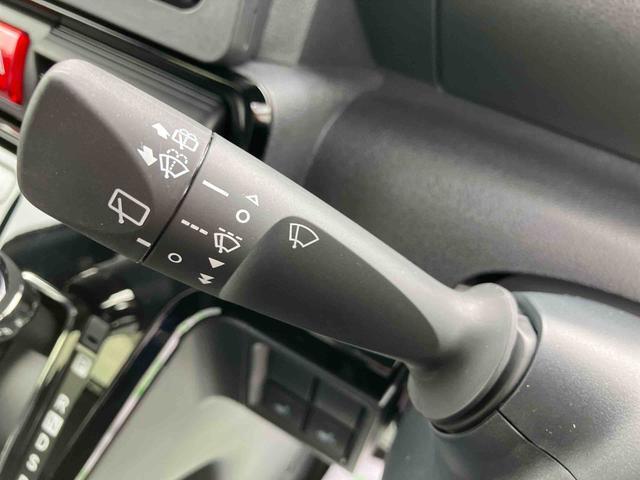 3.「認定中古車カルテ」は、走行距離や修復歴に加えてキズ・凹みの有無・状態や消耗品の交換、過去の整備状況がわかります。