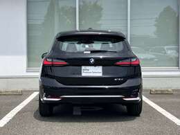 安心のネットワーク。全国187箇所（2025年2月現在）のBMW正規ディーラーのサービスセンターで整備・保証修理を受けることができます。