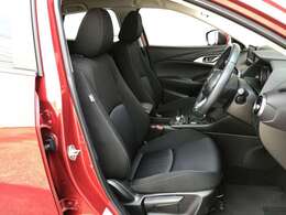 【運転席シート】へたりがちな運転席も大きなへたりがなく、綺麗な状態です。