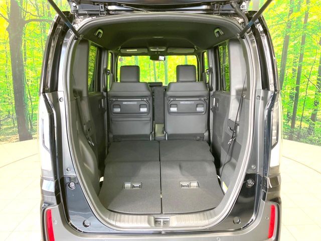 普段のお買い物や通勤、送迎等に十分な荷室スペースを確保しております。セカンドシートを倒すと、大きな荷物の積載も可能です♪