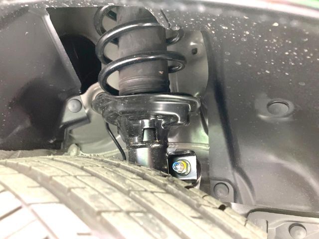 お車を安心してお乗りいただく為には、足回りの定期点検が欠かせません。サービスサポート（有償保証）では無料点検もご提供しており、安心のカーライフをお過ごしいただけるサポート体制が整っています。