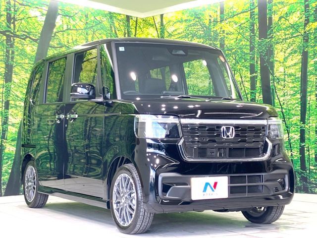 大好評のボディコーティング「弾スプラッシュコート」もご納車までに施工可能。通常のガラスコートと異なる、耐久年数6年の無機質ガラスコーティングが、ボディをキレイな状態に保ってくれます。