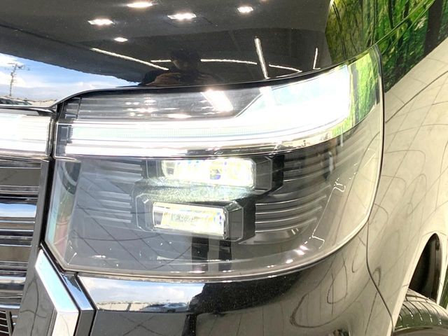【LEDヘッドライト】悪天候や夜間走行時も良好な視界を確保し安心して運転できる高輝度LEDヘッドライトを装備！点灯速度が早く、消費電力も抑えられています。