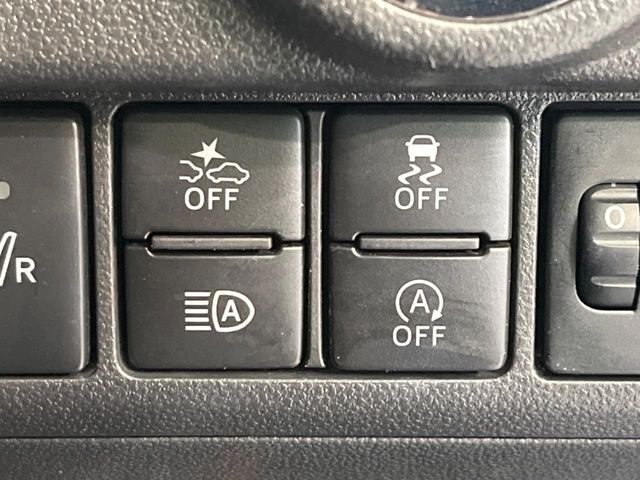 【スマートアシスト】走行中に前方の車両等を認識し、衝突しそうな時は警報とブレーキで衝突回避と被害軽減をアシスト。より安全にドライブをお楽しみいただけます。