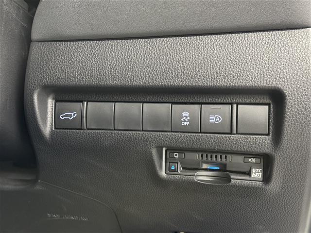【電動バックドア】これまで力を込めて開閉していたバックドアの開閉が、ボタンひとつの操作で簡単に可能です！