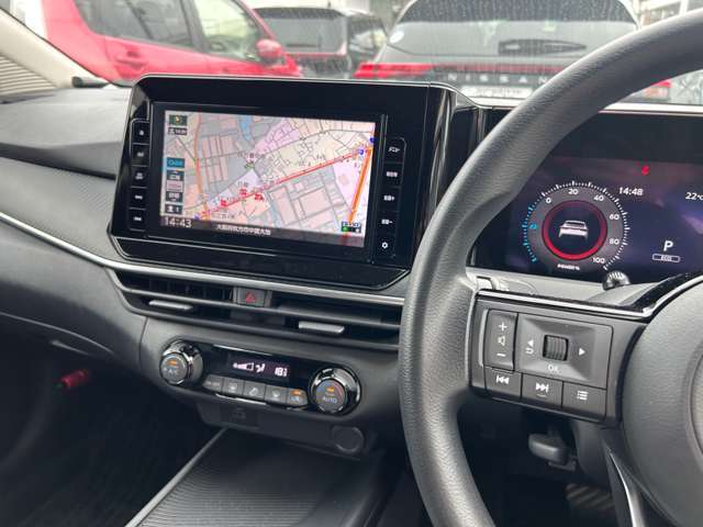 ステアリングスイッチ＆ディーラーオプション9インチワイドナビTV（CD再生・FM/AMチューナー・ブルートゥース）