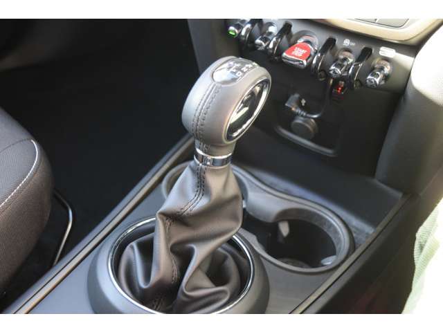 シフトレバー周り：使用感はある擦れ等は多少ございます！