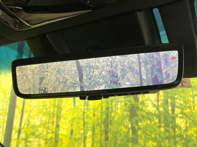【デジタルインナーミラー】後席の大きな荷物や同乗者で後方が確認しづらい時でも安心！カメラが撮影した車両後方の映像をルームミラー内に表示。クリアな視界で状況の確認が可能です！
