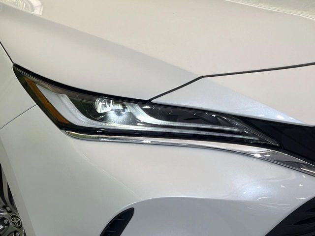 【LEDヘッドライト】悪天候や夜間走行時も良好な視界を確保し安心して運転できる高輝度LEDヘッドライトを装備！点灯速度が早く、消費電力も抑えられています。