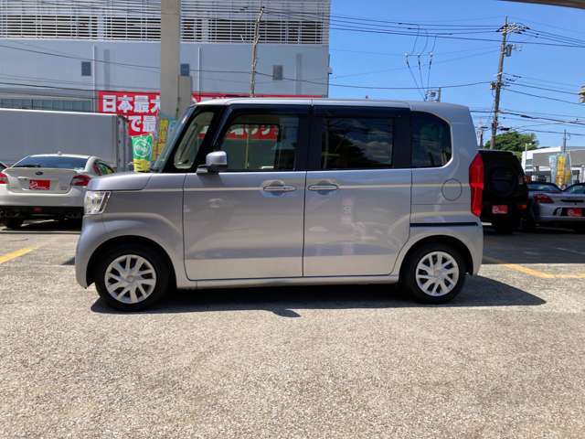 わずか数週間以内に前のユーザー様が使用していた新鮮な車両ばかりを取り揃えております。仕入れて数ヶ月から1年、2年と展示場に展示し続けた車両とは新鮮さが違います。