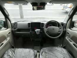 進化されたインパネ周りは、スタイリッシュかつ操作性や視認性にも優れ、飽きのこないデザインになっております！