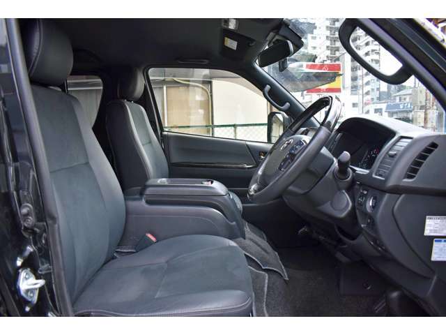 中古車にありがちなシートのタバコ穴やスレ傷、汚れや黄ばみなどお客様に快適にお乗りいただけますよう徹底した管理をしております。