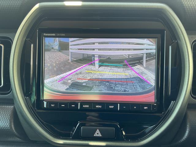 車庫入れが苦手な方も安心のバックアイカメラ付きです