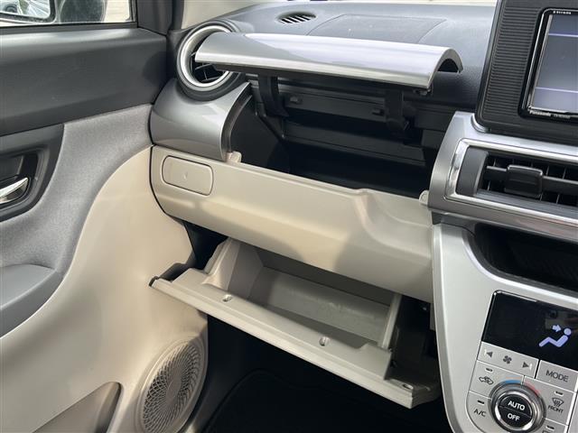 ◆グローブボックス◆たっぷり収納できます！