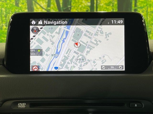 【マツダコネクトナビ】車内の雰囲気にマッチした一体型タイプのナビ。各種車輌設定やBluetooth再生等、様々な機能が楽しめます。直感的なダイヤル操作が可能で、使い勝手も良好です。