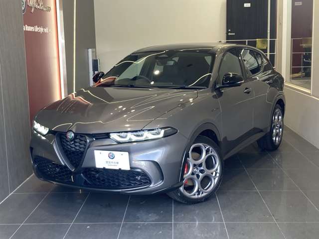 【MY2023 TONALE MHEV Veloce ヴェスヴィオグレー】登録済未使用車のご紹介です。フルLEDマトリクスヘッドライト、12.3インチデジタルクラスターメーター、マルチメディアディスプレイを備えた新世代モデルです！