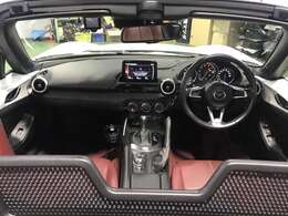 快適な室内空間が広がります。デザイン性と操作性を両立したインテリアでドライバーを飽きさせません☆