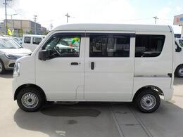 乗降や積載に便利なスライドドア