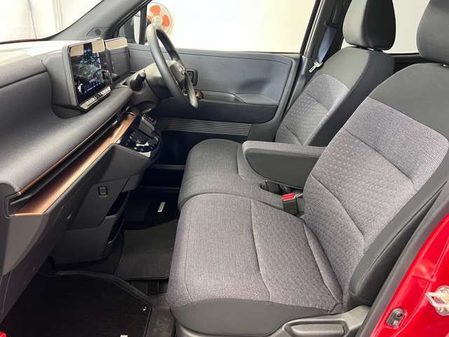 【車内ルームクリーニング済】専門スタッフにより車内はきれいにルームクリーニングを行っております。