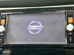 【純正ナビ】人気の純正ナビを装備しております。ナビの使いやすさはもちろん、オーディオ機能も充実！キャンプや旅行はもちろん、通勤や買い物など普段のドライブも楽しくなるはず♪