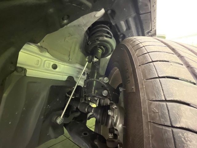 お車を安心してお乗りいただく為には、足回りの定期点検が欠かせません。サービスサポート（有償保証）では無料点検もご提供しており、安心のカーライフをお過ごしいただけるサポート体制が整っています。