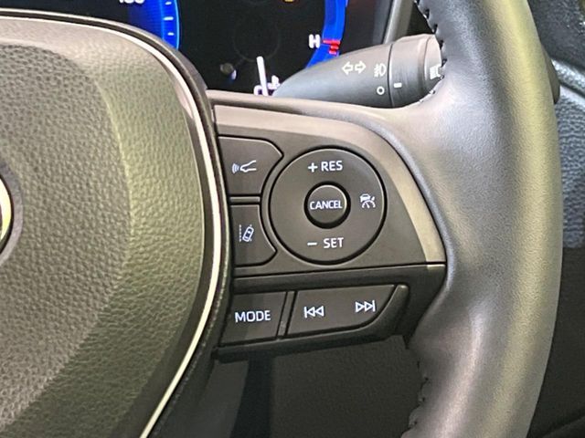 【レーダークルーズコントロール】高速道路での長距離走行が楽に！！自動で速度を保つクルーズコントロールが、衝突軽減システムと連携し、前方の車両を感知して車間を保つように速度調節してくれます！！